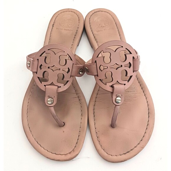 Tory Burch Miller Thong Sandals Nude Beige Leather Medallion Logo 8.5M - Picture 1 of 11